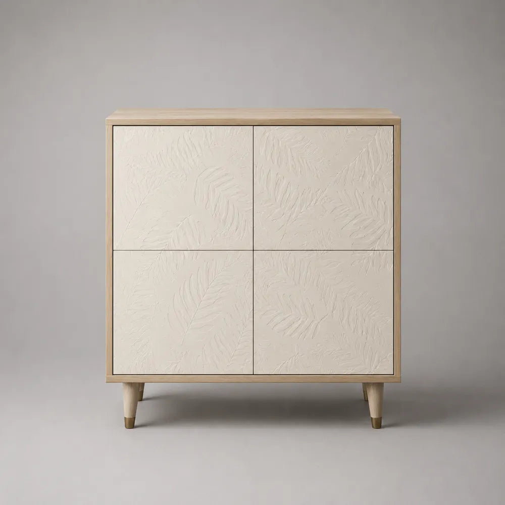 Credenza 80 x 35 x 85 cm in MDF effetto avorio con ante decorative rilievo fogliare quattro ante gambe in legno massello finitura naturale dettagli oro